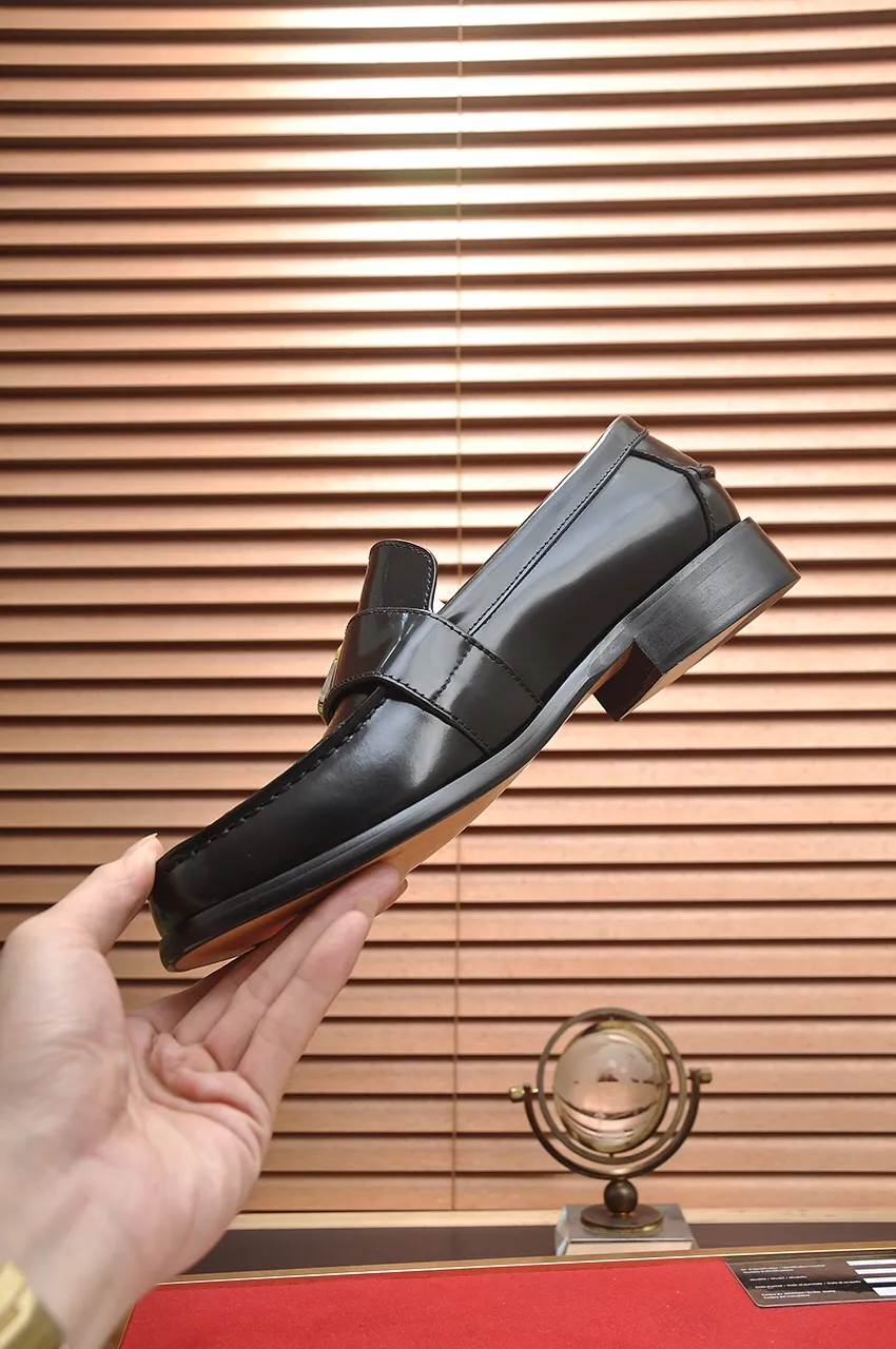 Men's shoes💰580💶Italy's top luxury men's shoe giant (GUCCI) (Gucci) (full cowhide lining) new arrival🍃Original European style🔰 Pleasant to the eye😍In order to make the shoes more durable and non-deformable🌀The production continues to follow traditional methods but there is still no lack of innovation💪Choose original sheepskin for the leather♻️ Smooth and natural And extra bright ⭐Made of imported cowhide, the first choice of rich people 38-45 (45 customized)